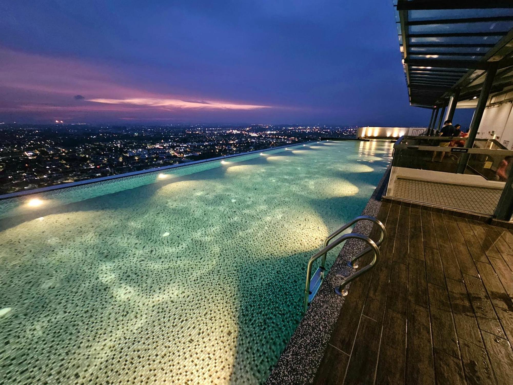 Quartz Paragon Suites Melaka By Ggm מראה חיצוני תמונה